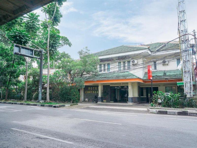 Oyo 2085 Chrysanta Hotel Бандунг Экстерьер фото