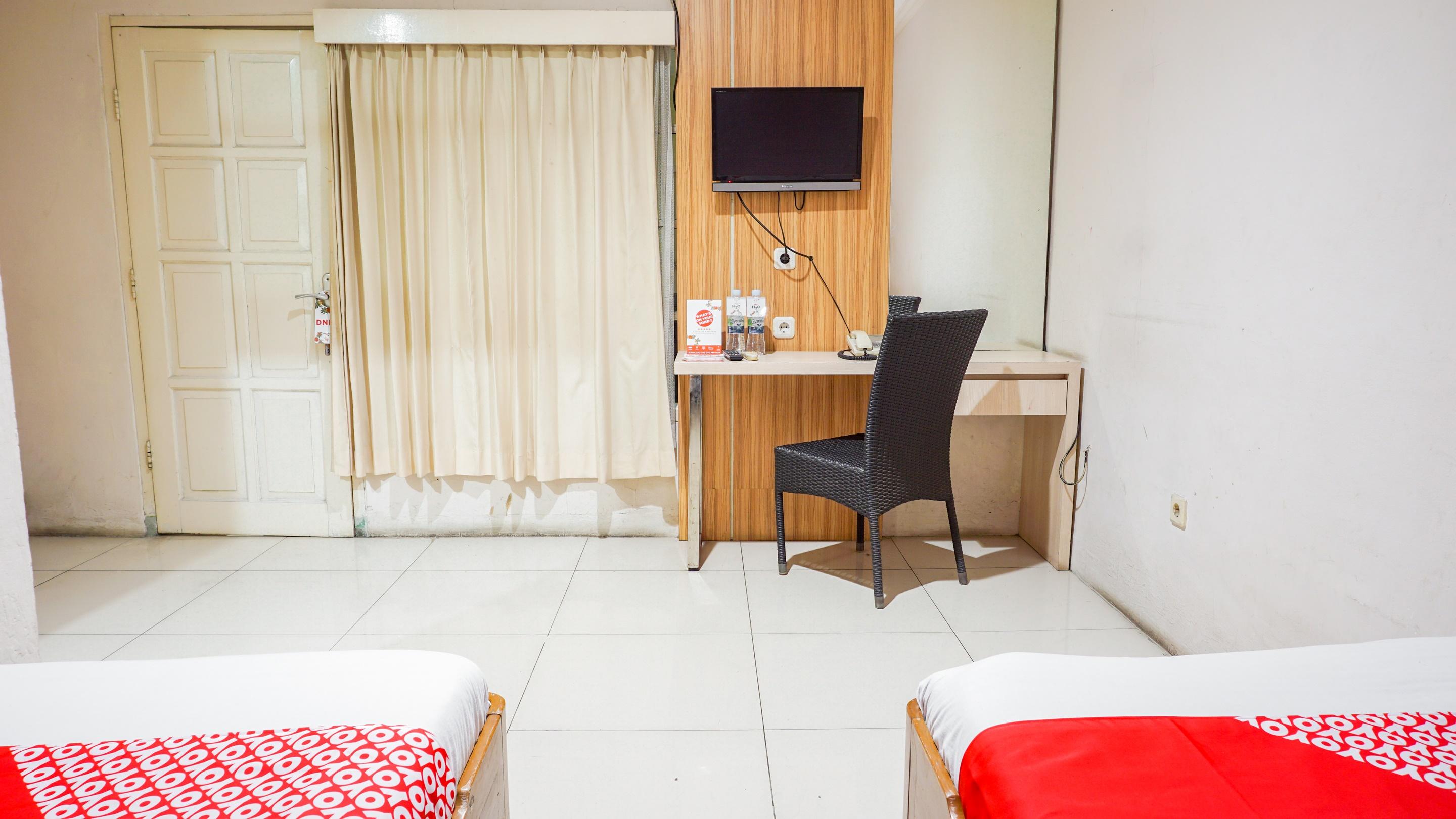 Oyo 2085 Chrysanta Hotel Бандунг Экстерьер фото