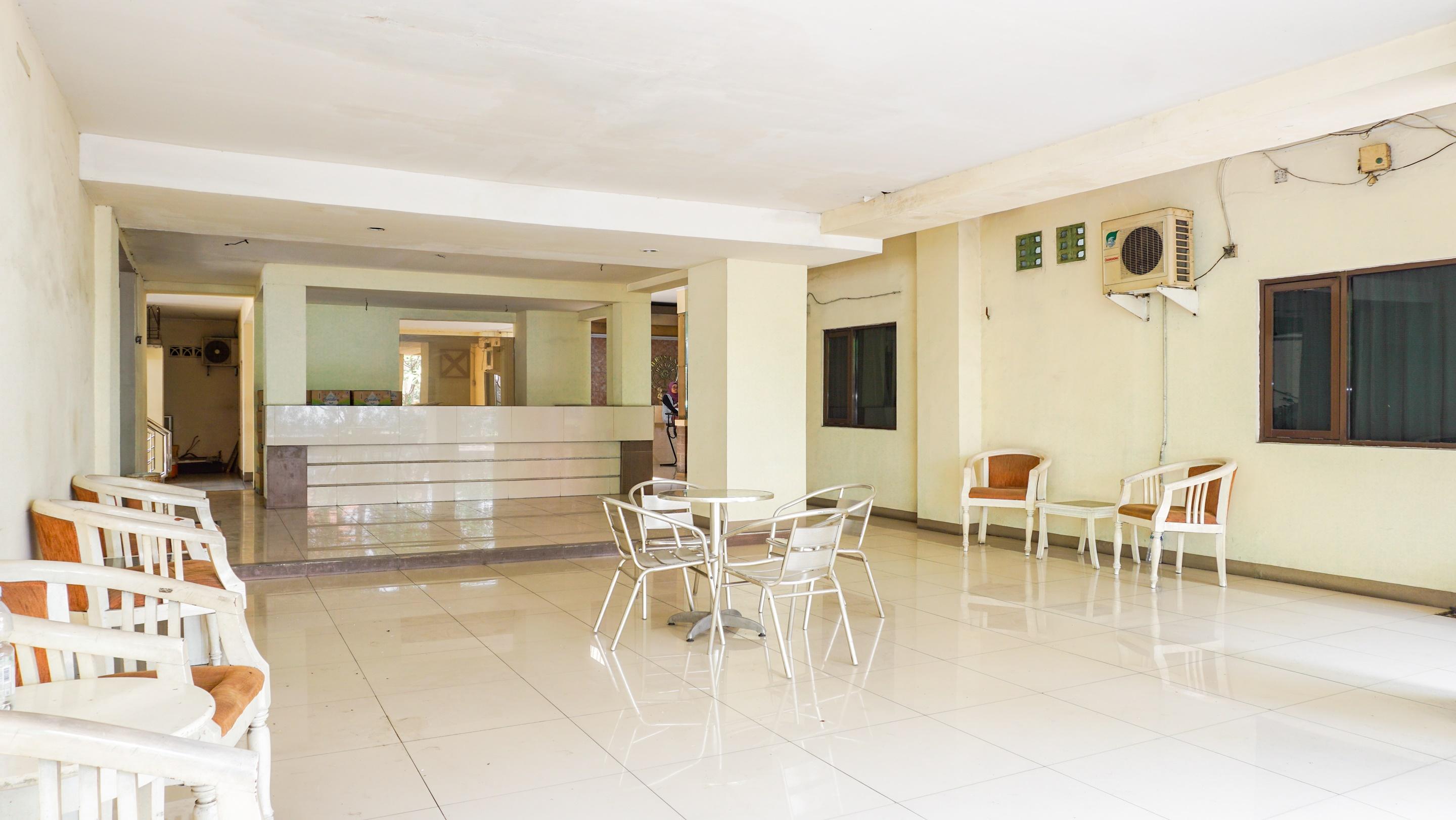 Oyo 2085 Chrysanta Hotel Бандунг Экстерьер фото