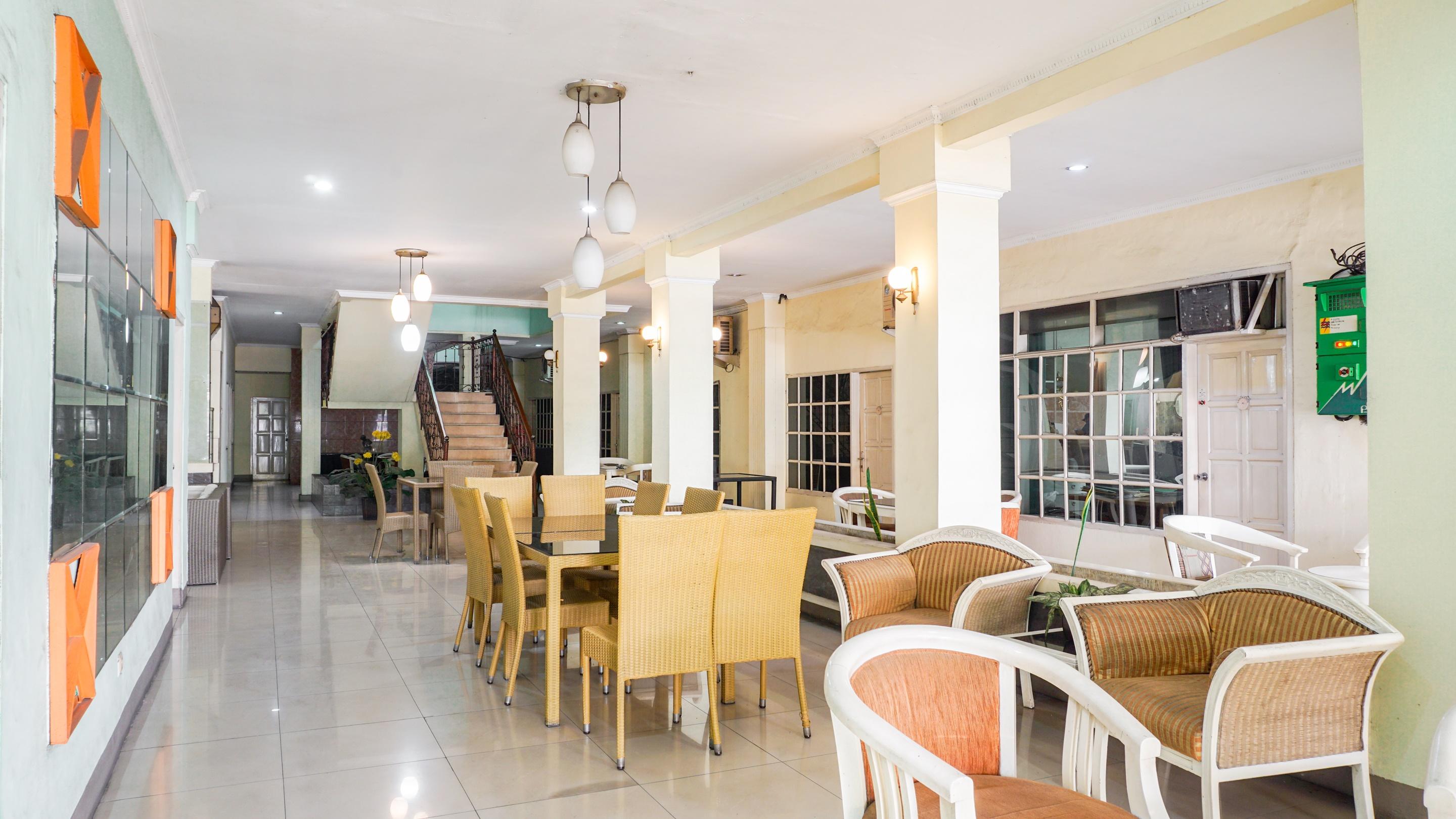 Oyo 2085 Chrysanta Hotel Бандунг Экстерьер фото