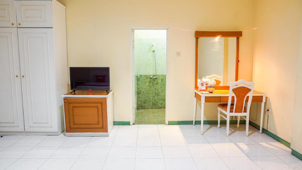 Oyo 2085 Chrysanta Hotel Бандунг Экстерьер фото