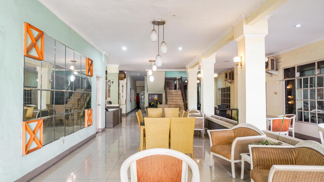 Oyo 2085 Chrysanta Hotel Бандунг Экстерьер фото