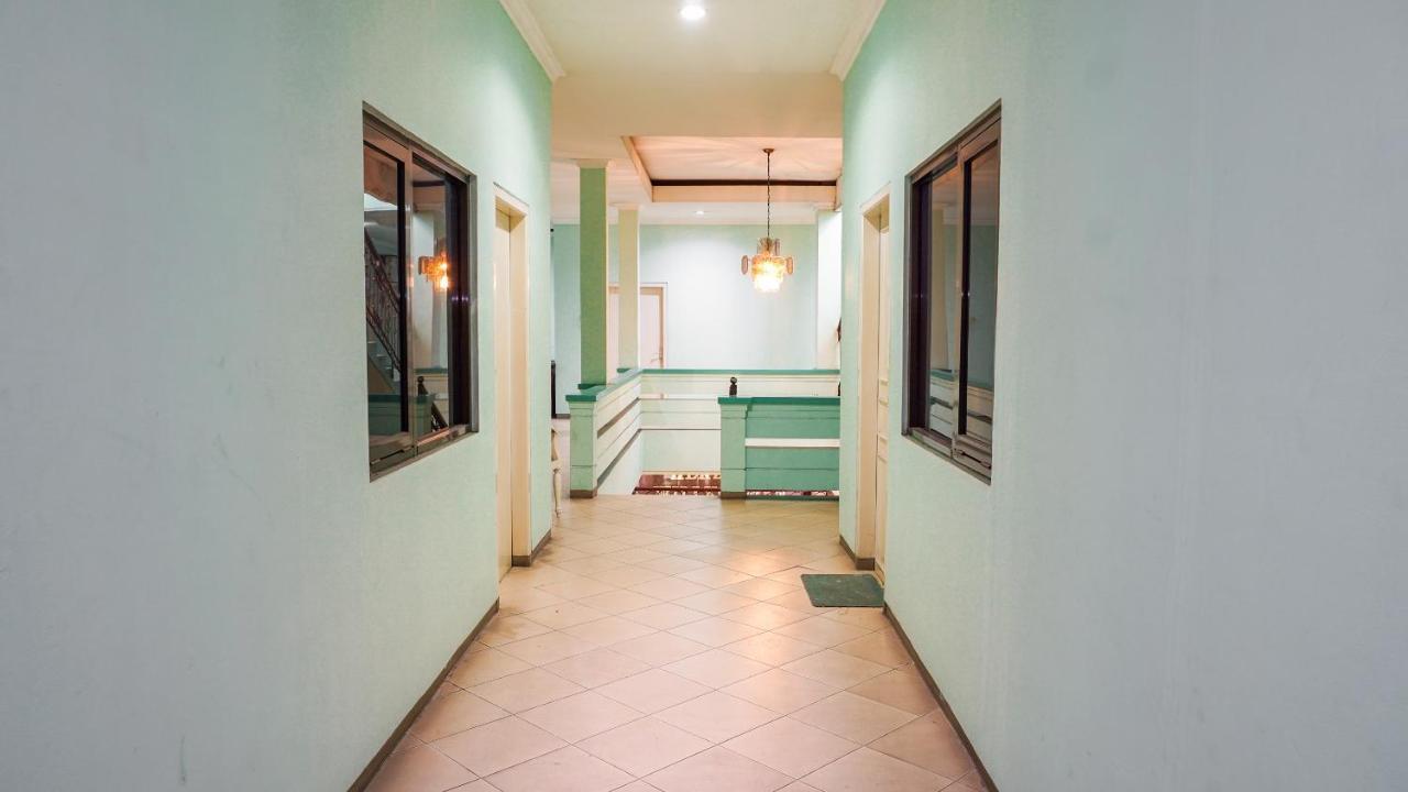 Oyo 2085 Chrysanta Hotel Бандунг Экстерьер фото