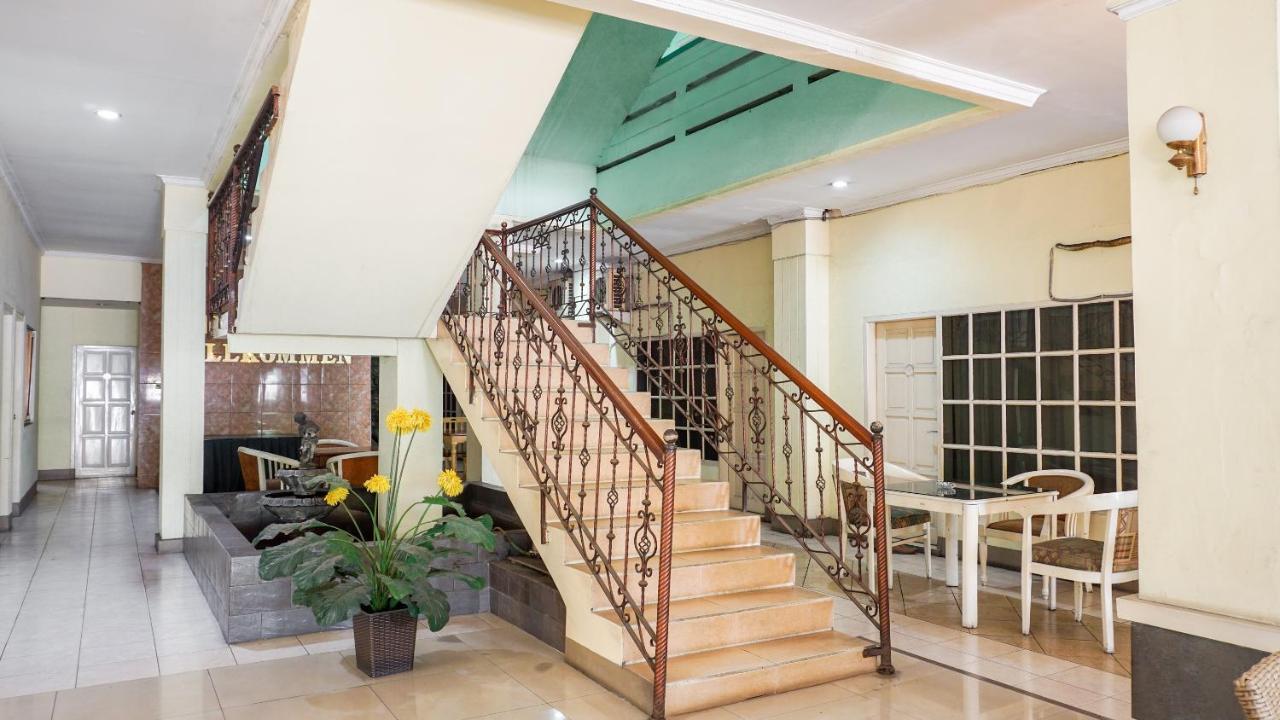 Oyo 2085 Chrysanta Hotel Бандунг Экстерьер фото